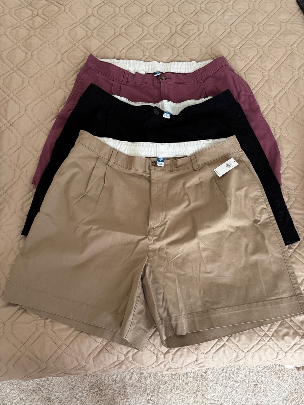 3 pairs Women's Old Navy Shorts - Classic Pull-On Comfort 7” inseam